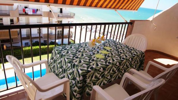 Apartamento con terraza y piscina en la mejor zona de Matalascaas, vistas al mar